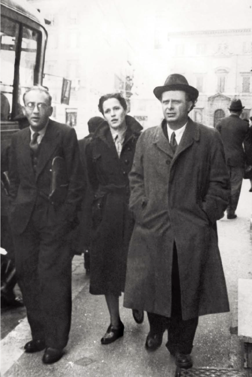 Da sinistra Bobi Bazlen, Angela Zucconi e Adriano Olivetti a Roma nel 1942